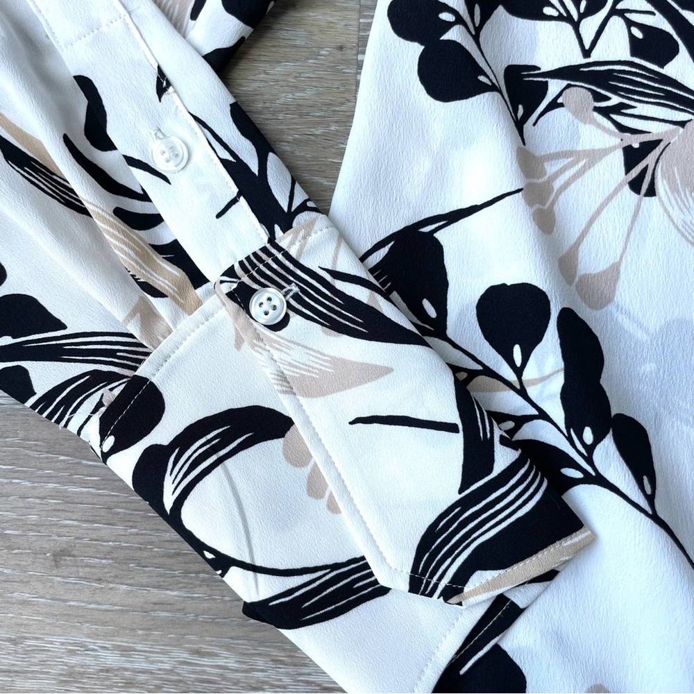 White House Black Market Black and White Floral Blouse Size XS - Picture 4 of 12